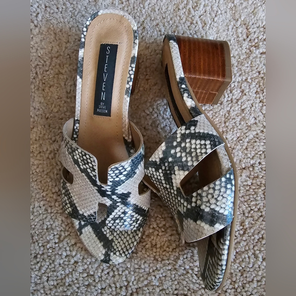 Steven by Steve Madden Snake print heels size 6